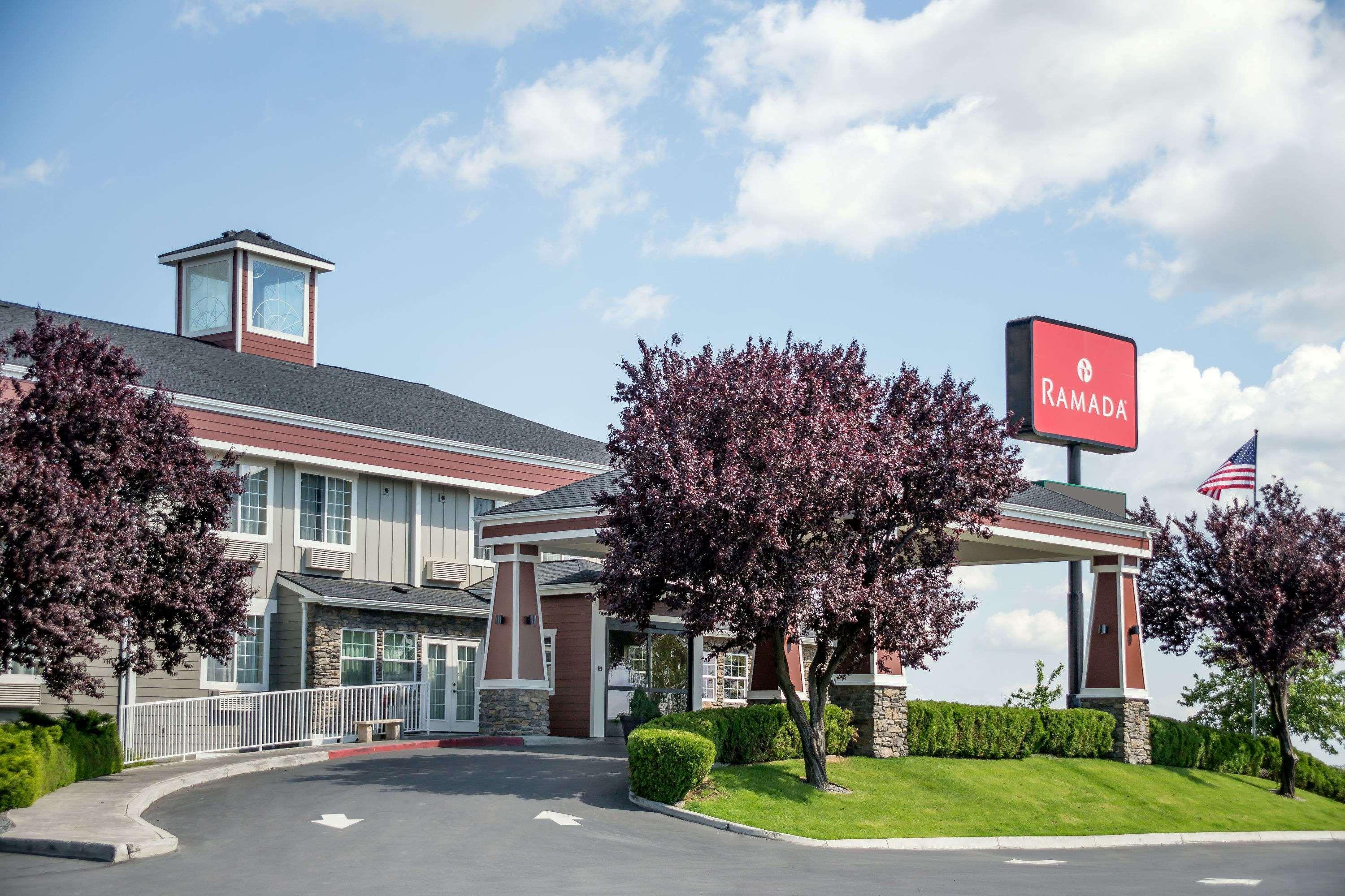 Ramada By Wyndham מוזס לייק מראה חיצוני תמונה