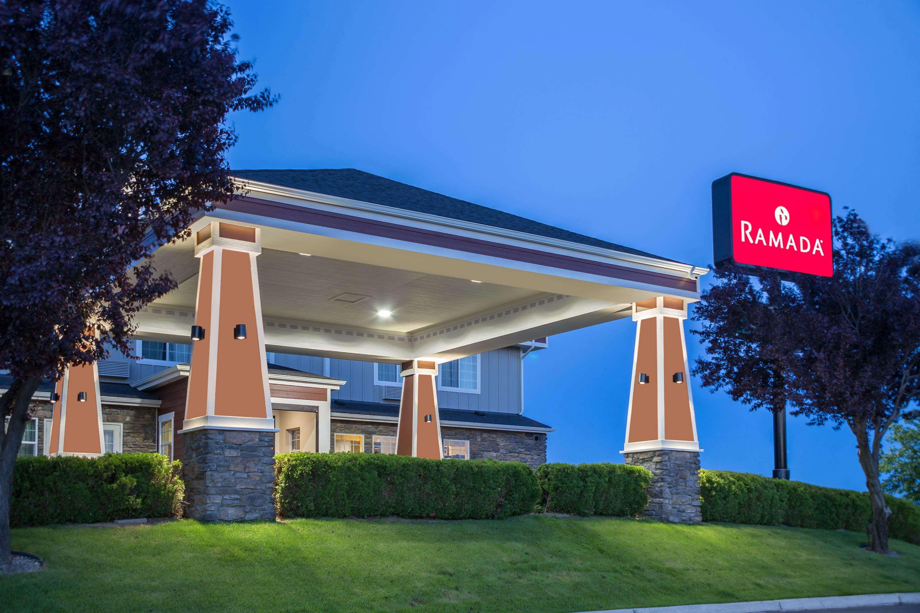 Ramada By Wyndham מוזס לייק מראה חיצוני תמונה