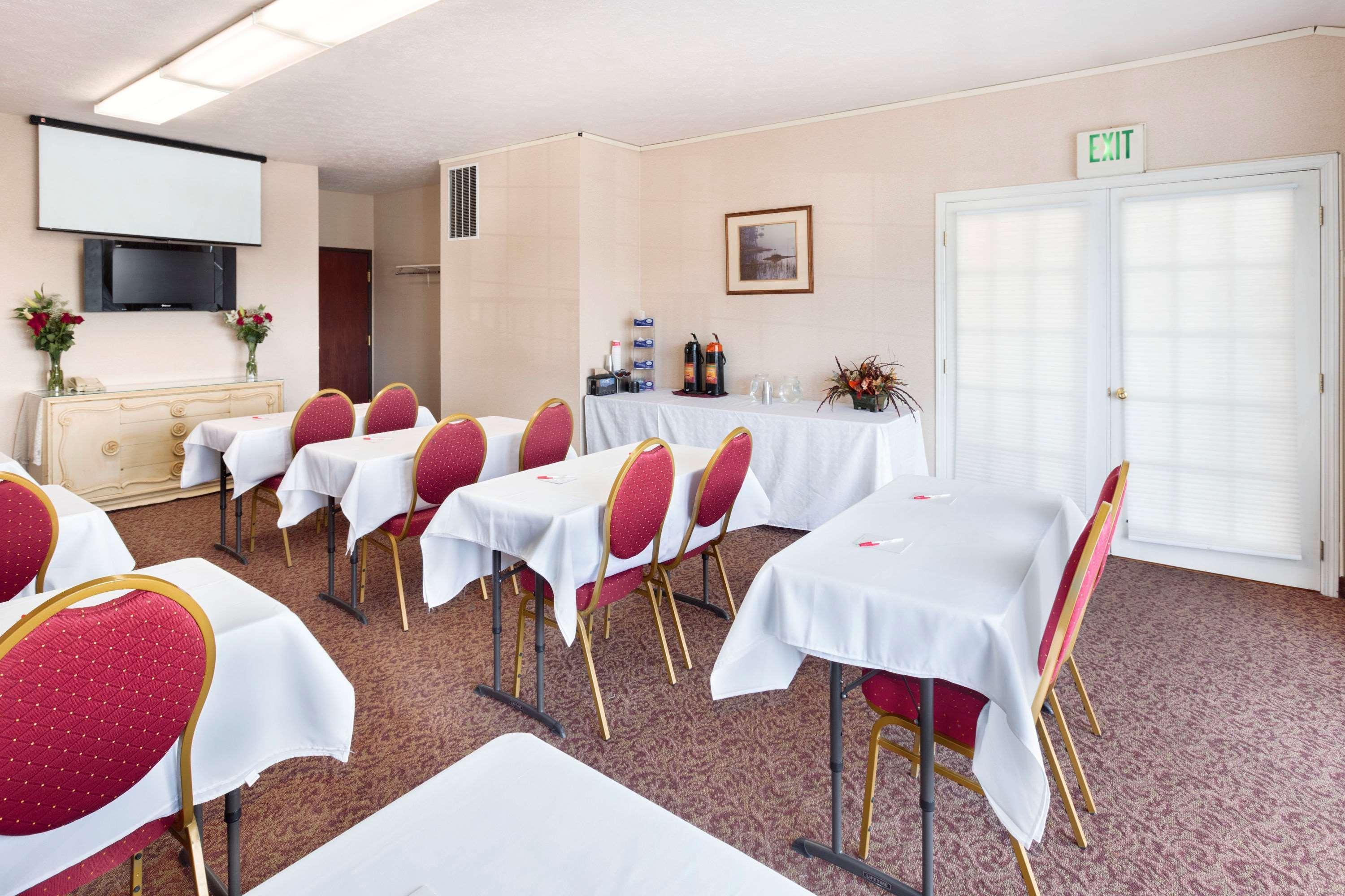 Ramada By Wyndham מוזס לייק מראה חיצוני תמונה