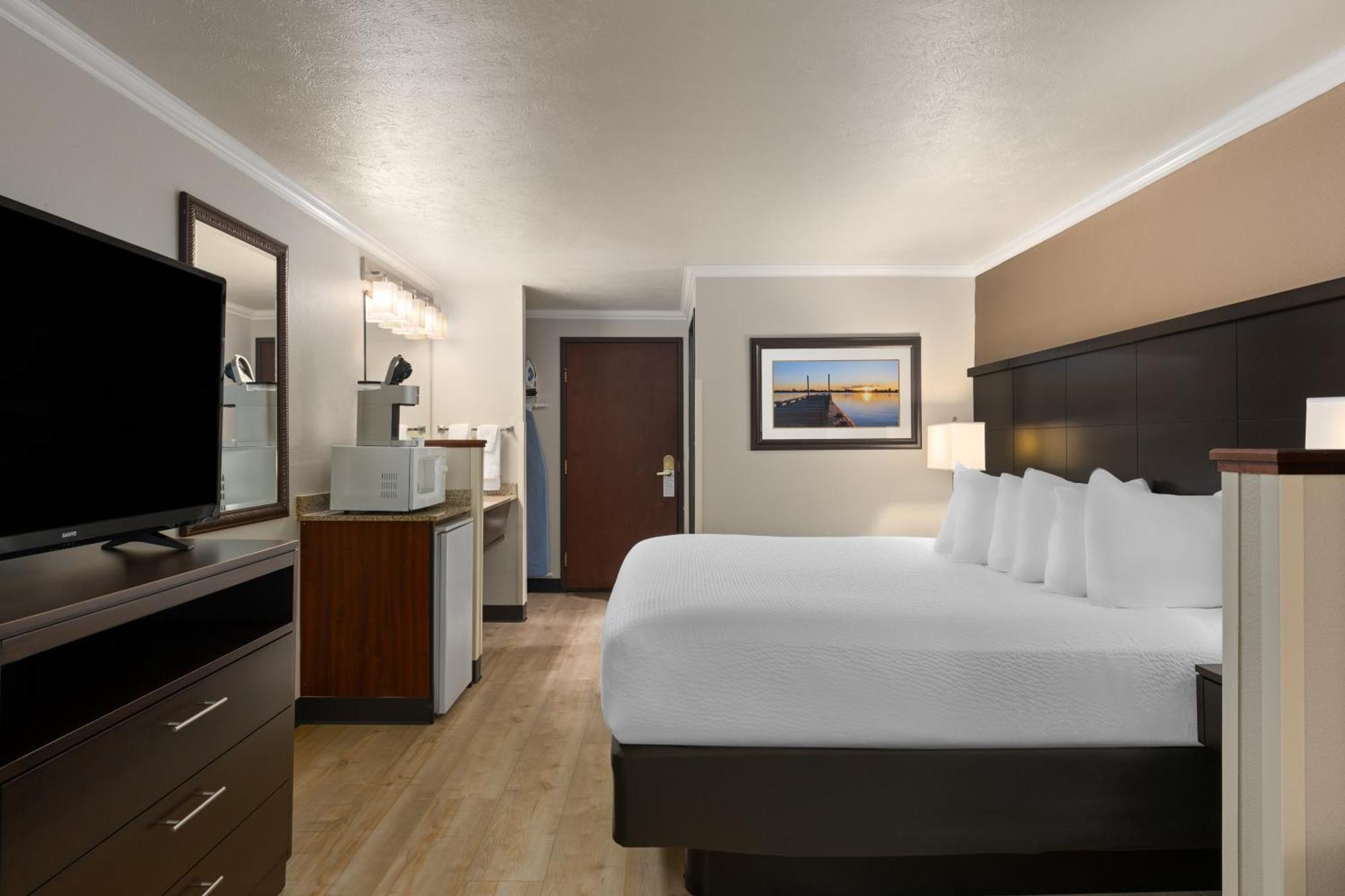 Ramada By Wyndham מוזס לייק מראה חיצוני תמונה