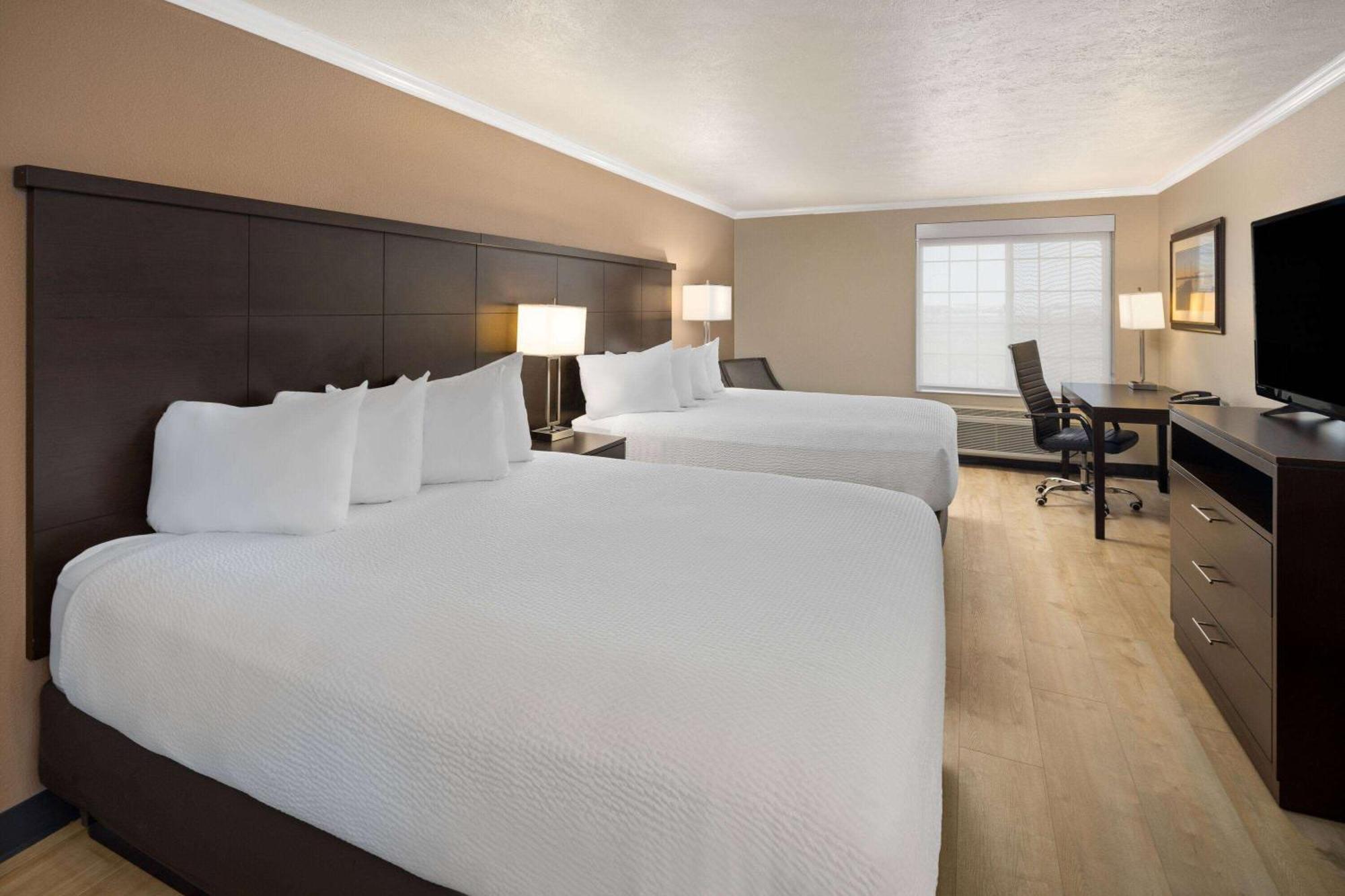 Ramada By Wyndham מוזס לייק מראה חיצוני תמונה