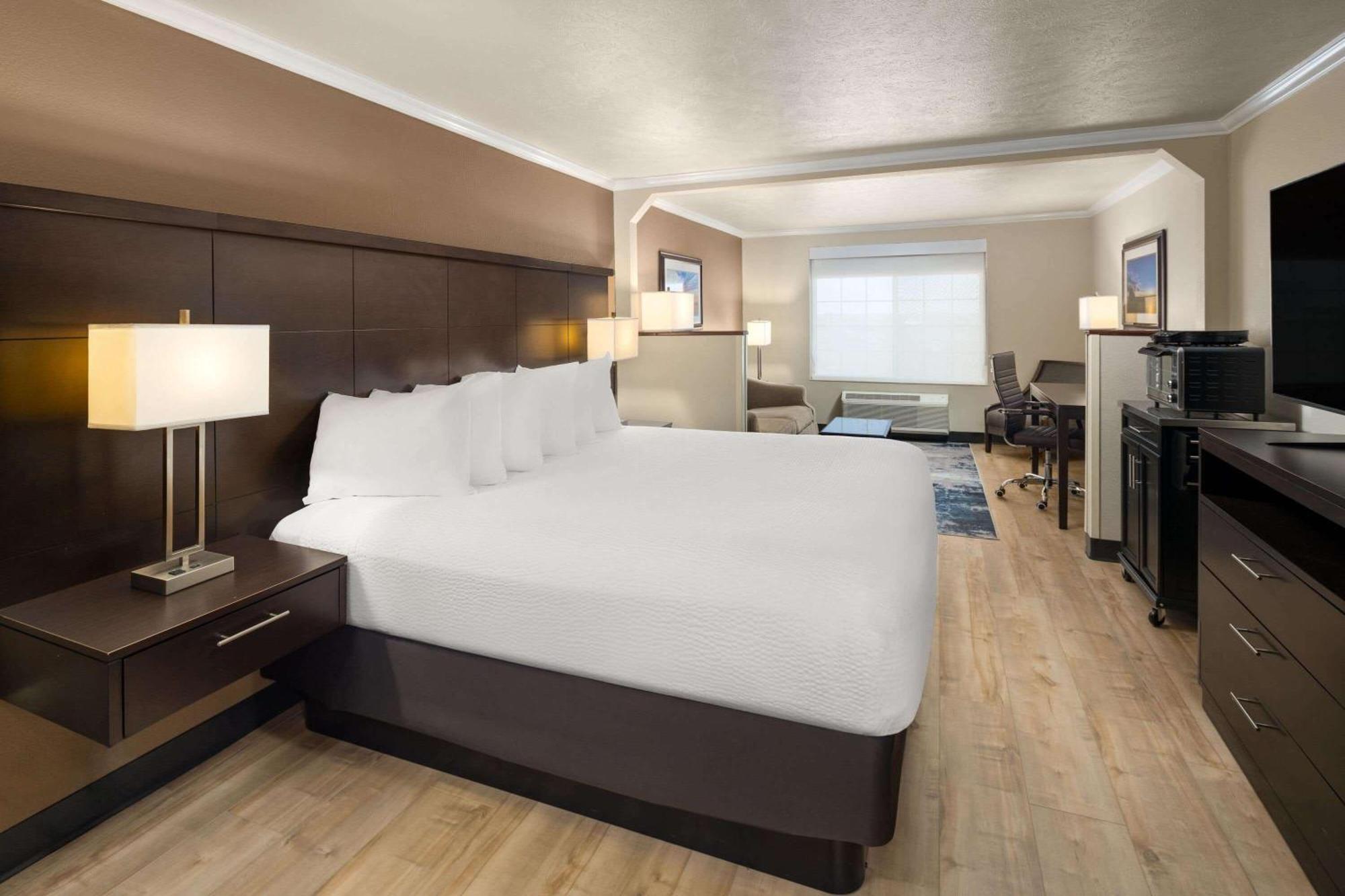 Ramada By Wyndham מוזס לייק מראה חיצוני תמונה